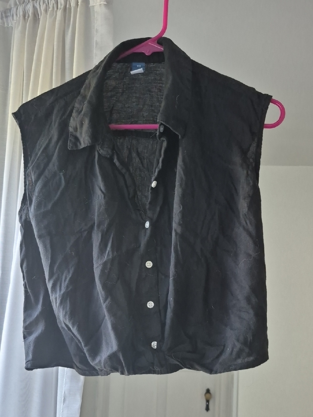 Old Navy Black Sleeveless Button-Down Shirt